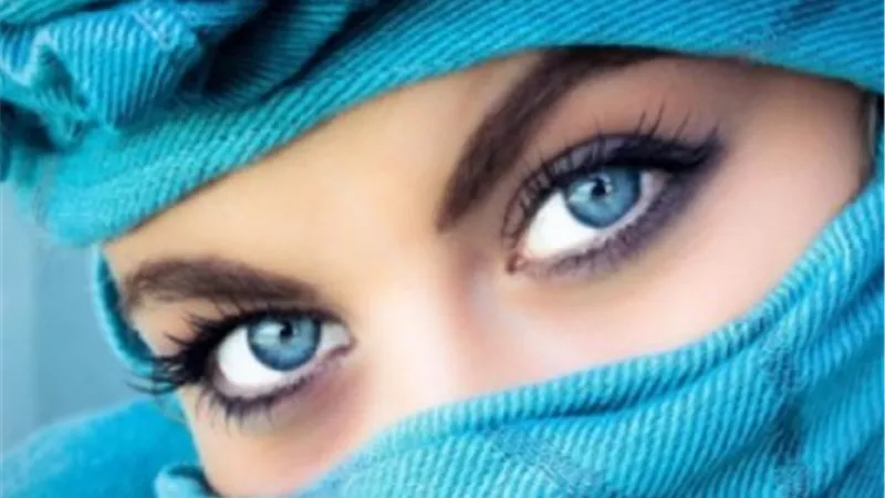 لون العيون المرتبط باكتئاب الشتاء.. تعرف عليها