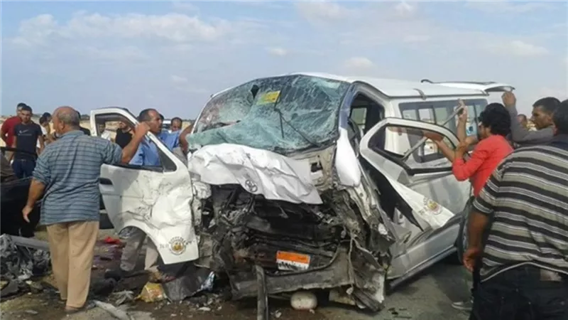 إصابة 4 أشخاص إثر انقلاب سيارة بالطريق الدولى الساحلى بالبحيرة