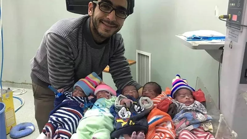 اعانه ماليه لاسرة سيده وضعت 5 توائم بقنا