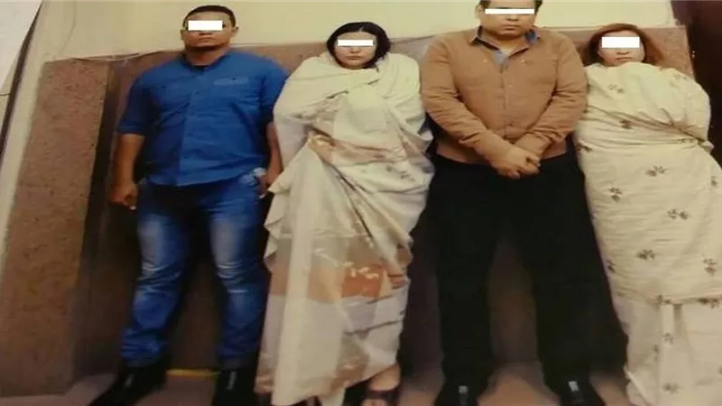 يبادل زوجته مع آخرين..وينشر صورها فى أوضاع مخلة على السوشيال ميديا
