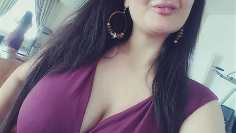 فنانة كويتية توجه رسالة نارية لسما المصري بسبب أبراج الكويت.. فيديو