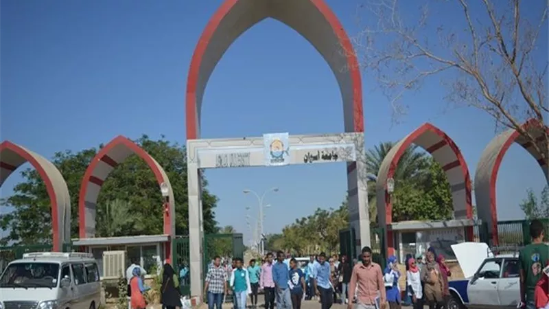 لجنة علمية تشيد بمنشات المقر الجديد لجامعة أسوان