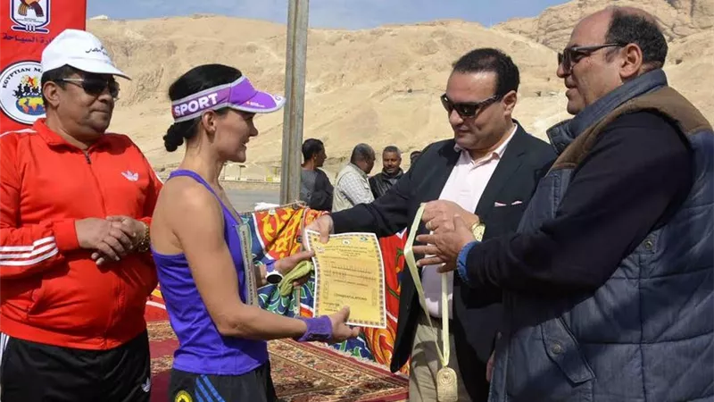 عداؤوا الأردن واليابان ومصر يحصدون جوائز ماراثون الأقصر الدولى وسط آثار الفراعنة بالبر الغربى