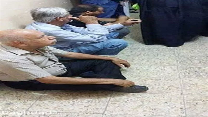 مديرو العموم اصحاب المعاشات يفترشون الارض لصرف رواتبهم ببلقاس