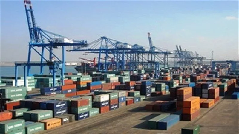 تصدير 6 الأف طن دقيق وسكر من موانئ السويس