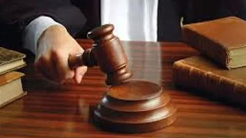 حبس مدير تسويق اوهم ضحاياه بتحويل الاوراق الى دولارات