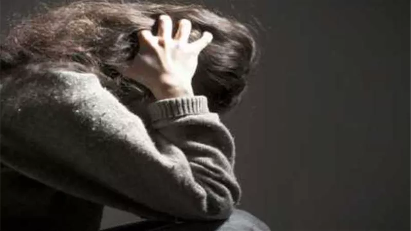 الفتاة حملت سفاحا من اخيها .. والام تخلصت من الطفل بعد الولادة بساعات