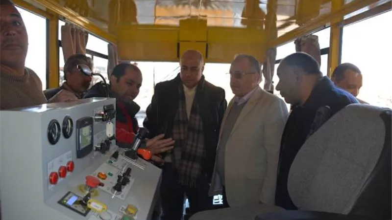 جولة تفقدية لرئيس شركة مترو الانفاق بورش صيانة القطارات .. صور
