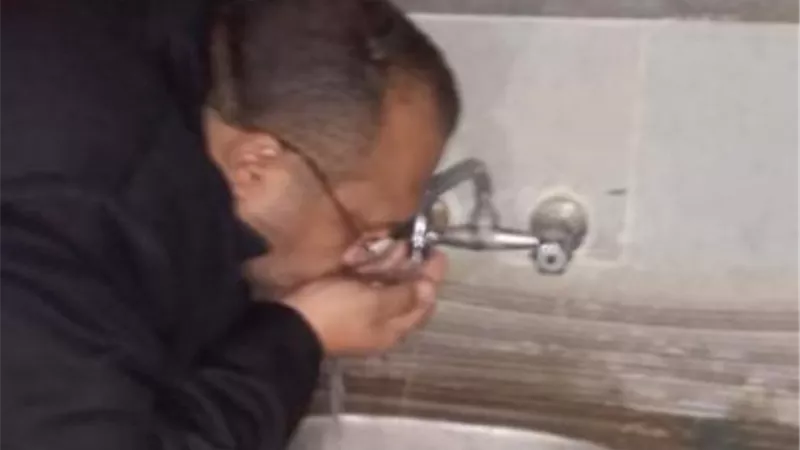 رئيس مياه أسيوط يشرب من حنفيات أبنوب