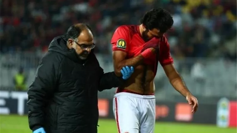 طبيب الأهلى يكشف تفاصيل اصابة مروان محسن