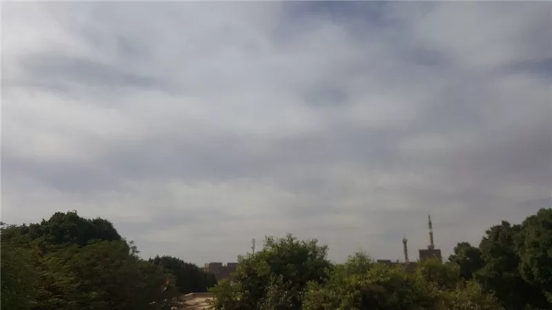 سحب كثيفة ورياح مثيرة للأتربة تمنع البالون من الطيران بالأقصر