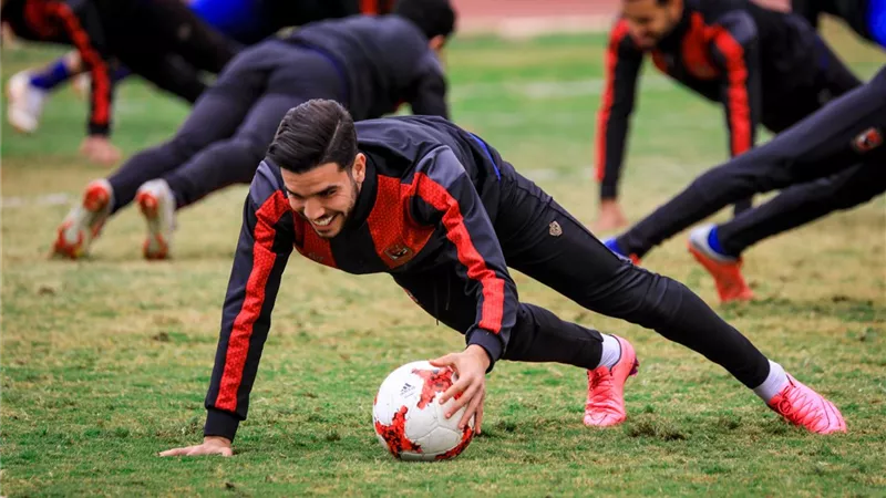 مستشفى الاهلى تضم 14 لاعبا