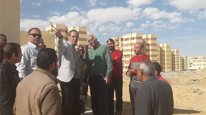 سكرتير السويس يتابع اعمال انشاء مسجد وسوق وحديقة بالمدن الجديدة