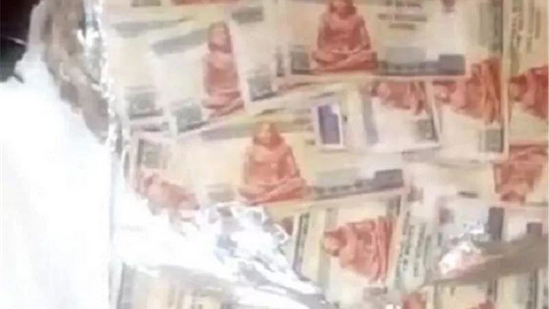 ضبط راكب بالمطار حاول تهريب 123 ألف جنيه و 20 ريال سعودى إلى جدة