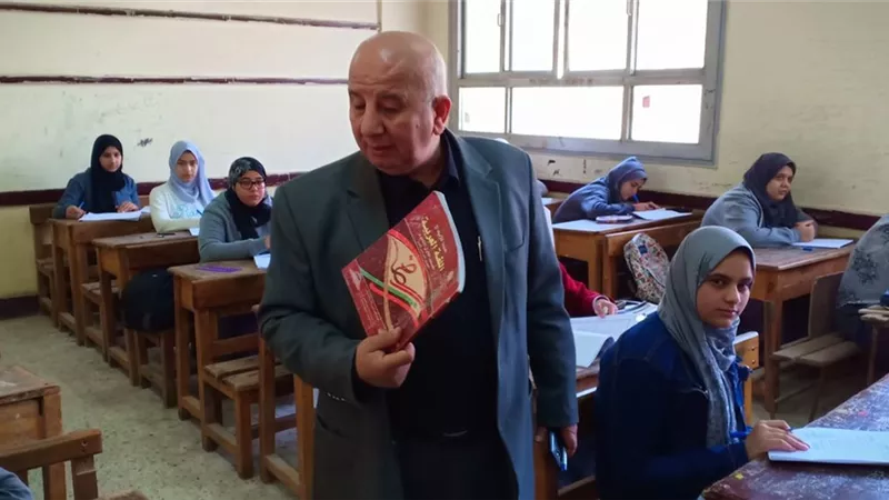 مدير تعليم طوخ يشدد على تطبيق القرارات الوزارية