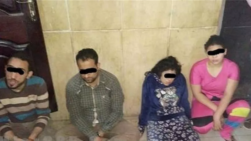 ينشر صور زوجته عارية على السوشيال ميديا .. ويدعو لتبادل الزوجات