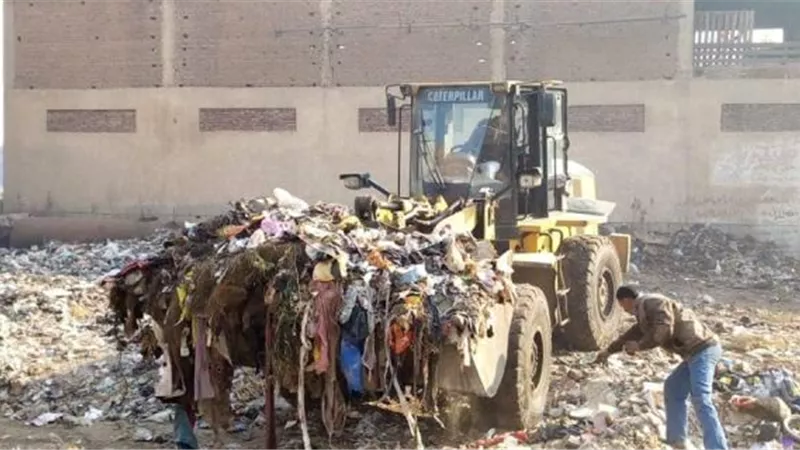بالصور : رفع أطنان من القمامة فى حملة نظافة بقرى طنطا