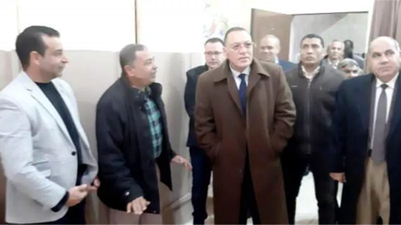 محافظ الشرقية يتفقد طريق الاحرار الزقازيق ويأمر الطويل بتسويته وازالة الحفر والمطبات