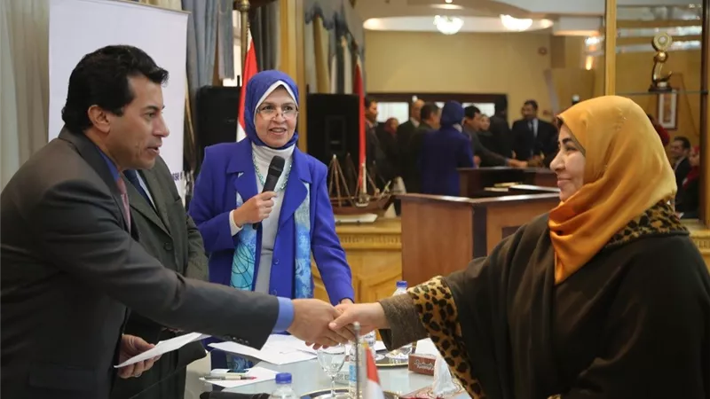 وزير الرياضة يسلم الدفعة الثانية من تمويل المشروعات الصغيرة للشباب