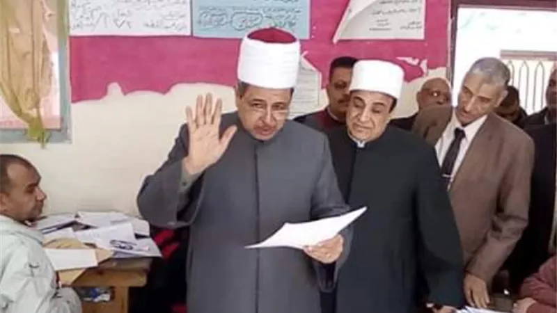 رئيس قطاع المعاهد الأزهرية يتفقد تصحيح اعدادية الإسماعيلية