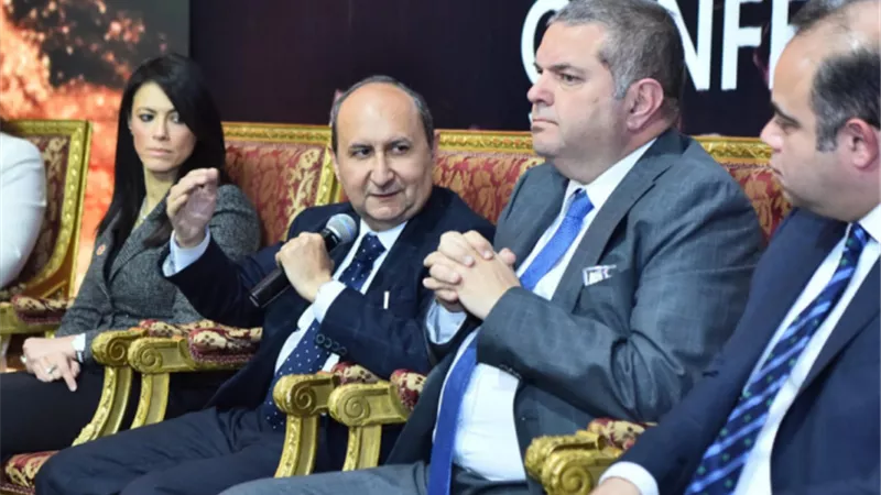 وزير التجارة والصناعة يشارك في جلسة