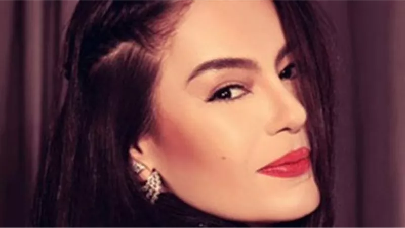 صور شيريهان بالاحمر تشعل السوشيال ميديا