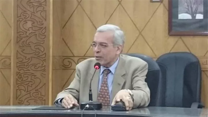 عجلان يتفقد عددا من المدارس مع انطلاق الامتحانات التجريبية للصف الاول الثانوى