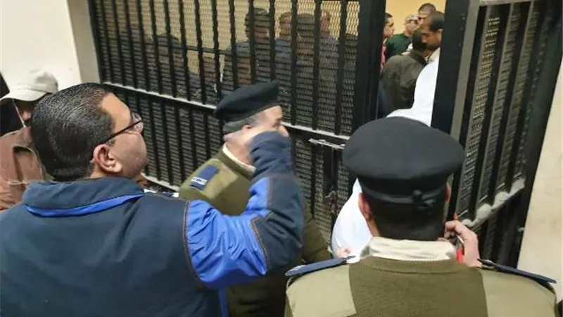 بالفيديو والصور شاهد لحظة النطق باعدام قاتل تقى عروس الجنة ببنها