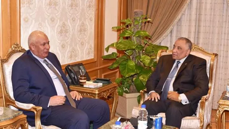 رئيس هيئة الرقابة الادارية مع محافظ الوادي الجديد لبحث تنفيذ تكليفات الرئيس