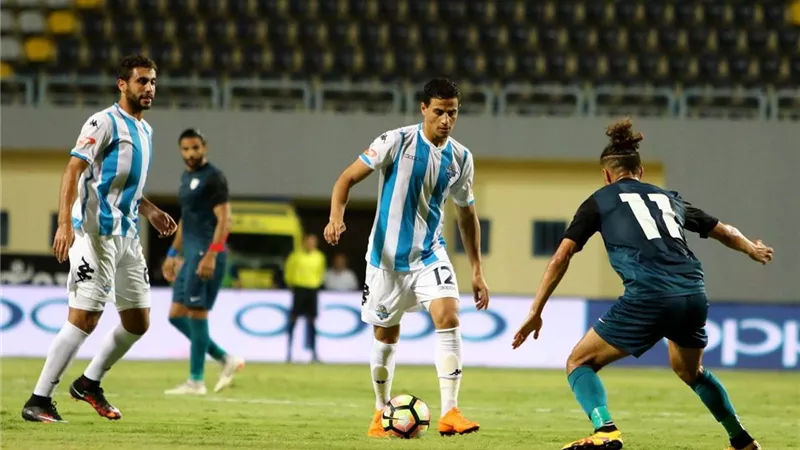 بيراميدز يواجه العجلات الحربية