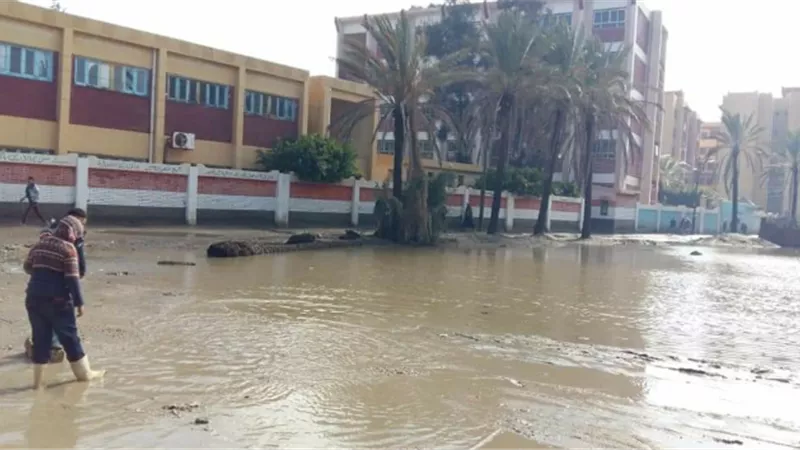 غرق مجمع المدارس بالجزيرة الخضراء بمطوبس في مياه الأمطار