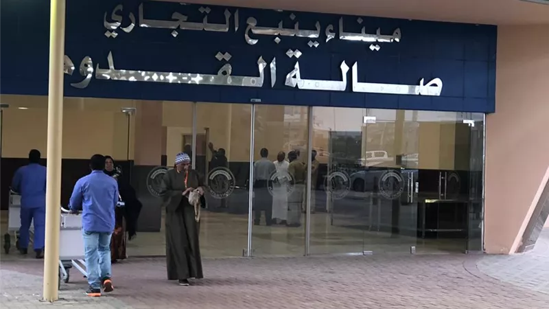 وصول ٣١٧ معتمرًا للمملكة العربية السعودية.. صور