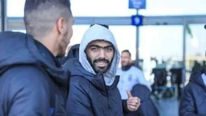شاهد لحظة وصل بعثة الأهلى للجزائر صور