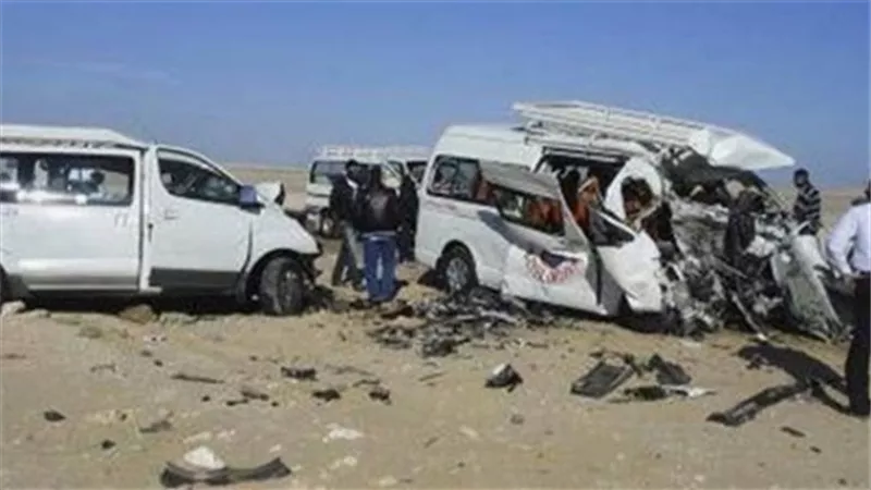 بالأسماء.. إصابة ١٦ فى انقلاب ٣ سيارات بالعياط