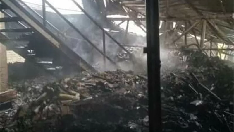حريق هائل بمصنع كرتون فى البحيرة
