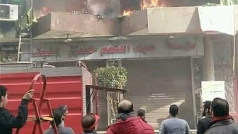 اندلاع حريق بشارع الجيش بالوراق..صور