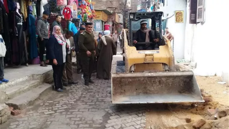 40 محضر اشغالات فى حملة مكبرة بمنطقة القيسارية