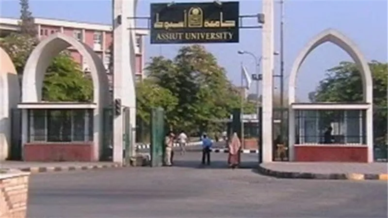 ترقيات جديدة في الخدمة الاجتماعية بجامعة أسيوط.. صور