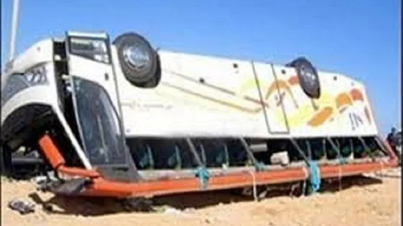 الصحة: إصابة 27 فى انقلاب أتوبيس بالسويس