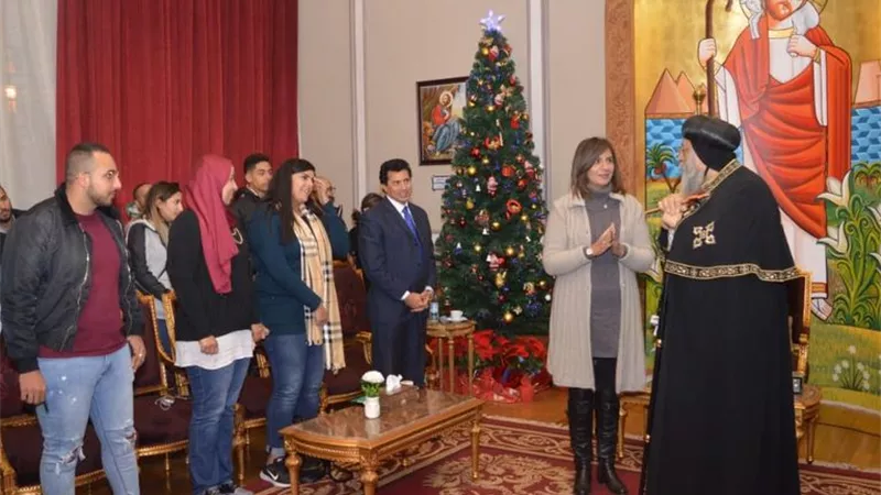 وزارة الهجرة تنظم لقاء لوفد من شباب المصريين بالخارج مع البابا تواضروس