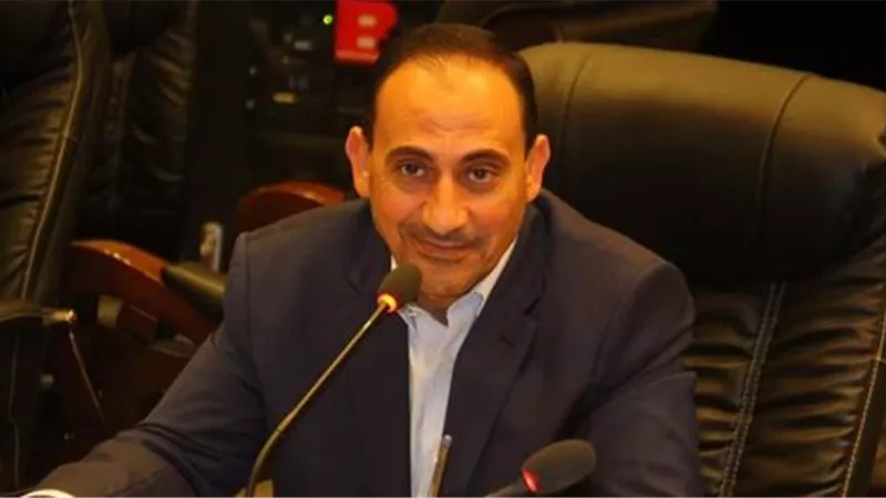 برلمانى يشيد بجولة نبيلة مكرم مع المصريين باستراليا بقناة السويس رغم سوء الاحوال الجوية