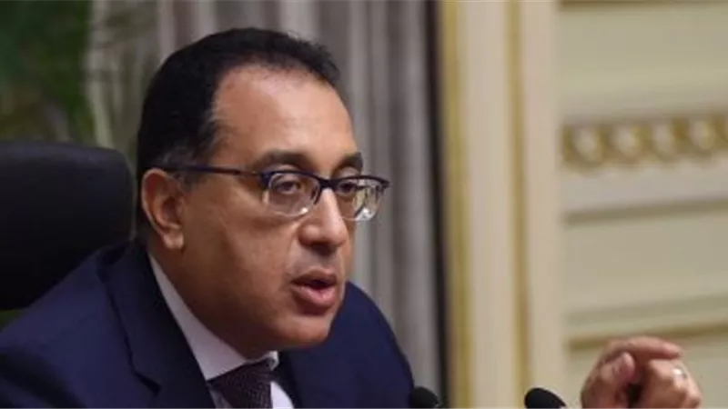 رئيس الوزراء يكلف بطلاء موحد للمبانى بدلا من الطوب الأحمر