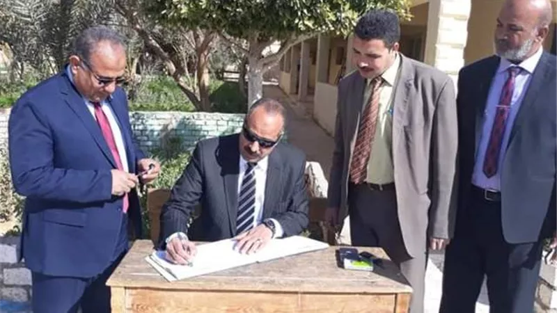 الفولي يتفقد لجان امتحانات الاعداديه بالواحات البحريه