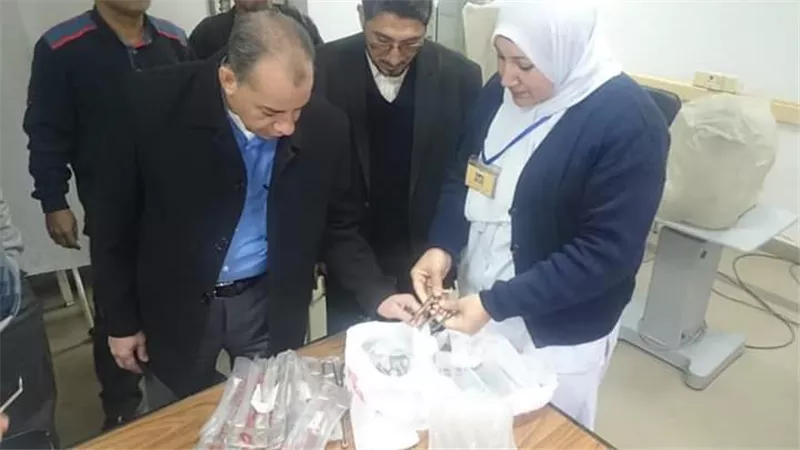 مديرالتأمين الصحى بالشرقية يتابع جهاز P. C. R الجديد