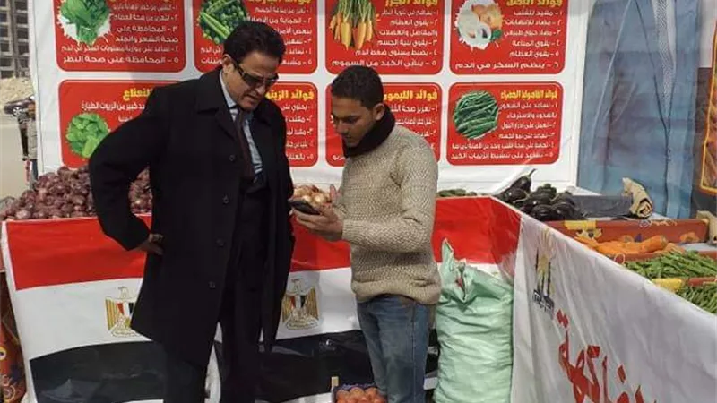 نائب محافظ القاهرة يتفقد منافذ بيع الخضروات والفاكهة بزهراء المعادى