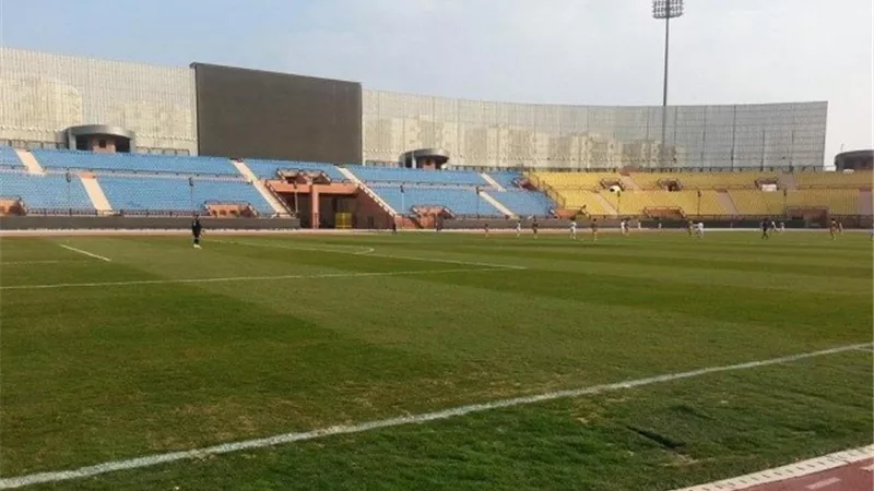 أزمة بين اتحاد الكرة والكاف بسبب ملعب السلام