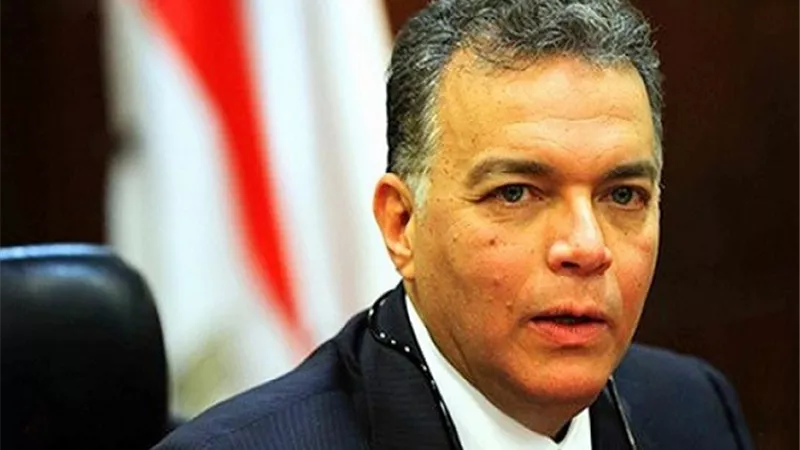 عرفات: إزدواج طريق 6 أكتوبر/ الواحات لتسهيل حركة نقل البضائع