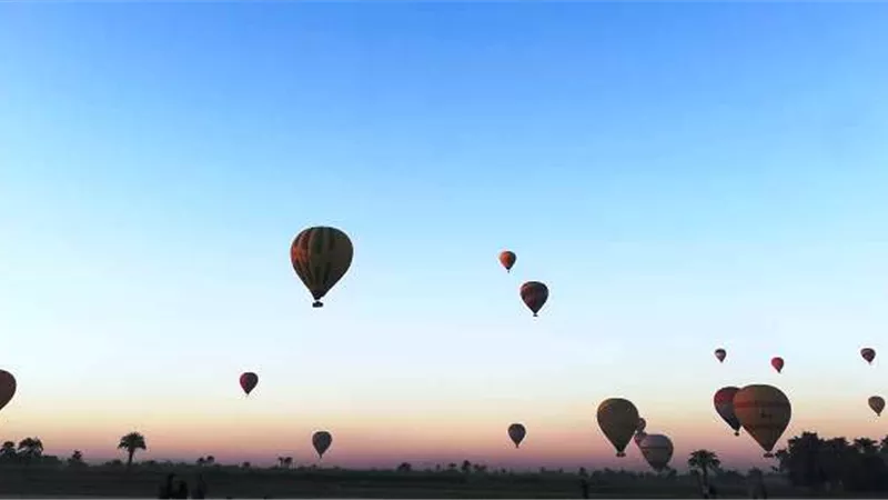 شبورة الفجر تمنع البالون من الطيران بالأقصر