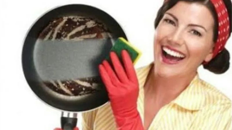 أسهل وأسرع طريقة لتنظيف طاسة القلى