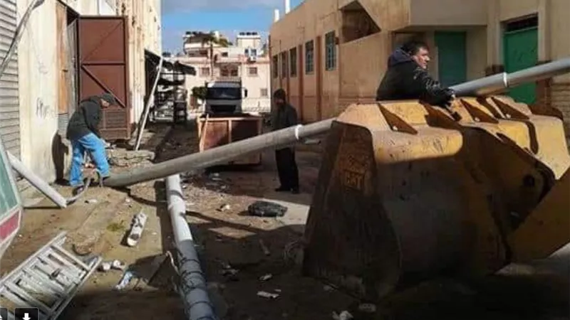 إحلال وتجديد أعمدة الكهرباء بمصيف بلطيم